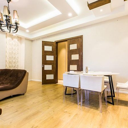 Sweet Home 3 At Freedom Square Tbilisi Exterior foto
